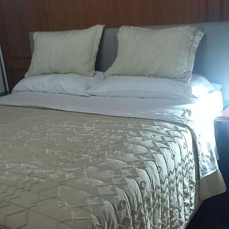 Ezeiza Bed And Breakfast Buitenkant foto